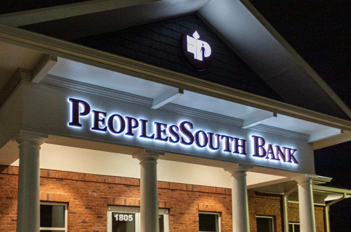 Stand out boldly with attention-grabbing illuminated channel letters and cloud signs!